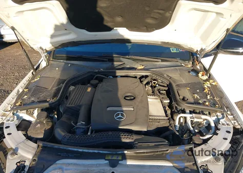 2016 Mercedes-Benz C 300 Sport 4Matic z USA, uszkodzony, nr VIN 55SWF4KB3GU171382